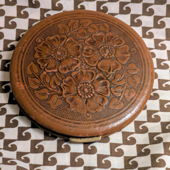 Vintage Accessories - Vintage Floral Embossed Leather Makeup Compact